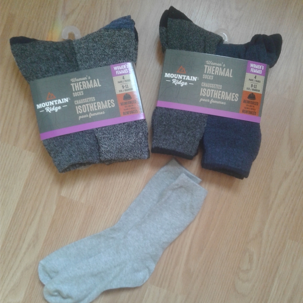 9 pairs of new socks